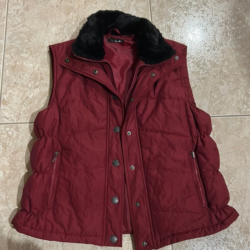 90s BURGUNDY VEST WITH FUR COLLAR